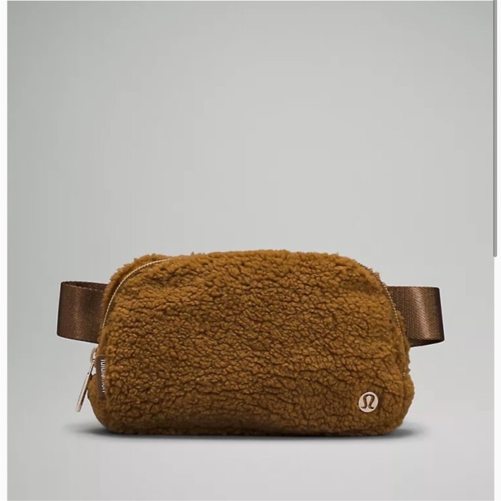 Lululemon Everywhere Fleece Belt Bag CAMEL
